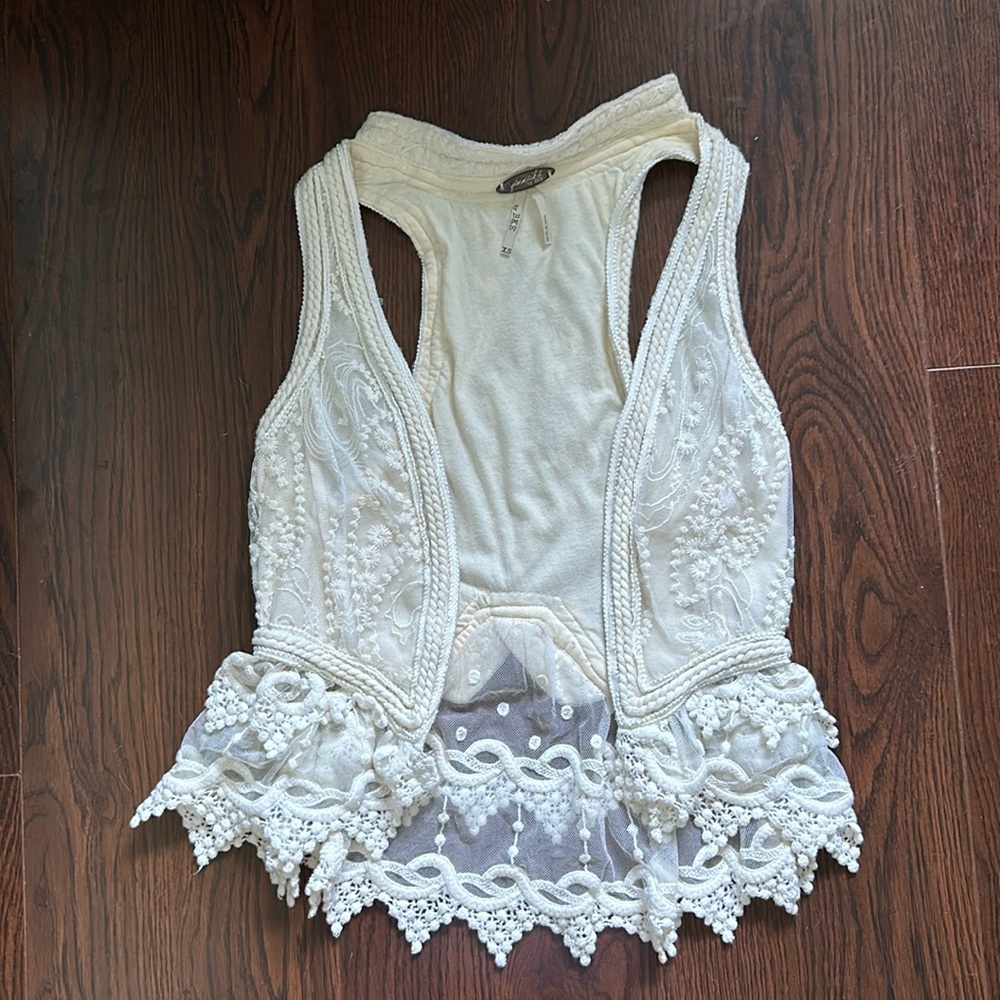 Gimmicks by BKE lace Vest XS